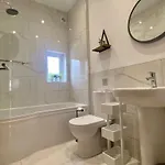 Апартаменты Brooklands Seaside Retreat Flat 6